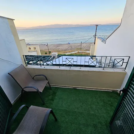 Adam's Place - Cosy By The Sea Holiday home *
