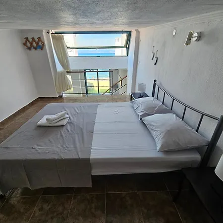 Adam's Place - Cosy By The Sea Holiday home
