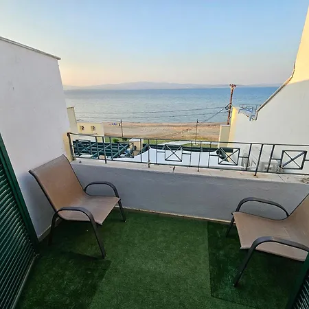 Adam's Place - Cosy By The Sea